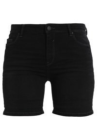 Musta denimi-shortsit, jotka ovat istuvat, viidellä taskulla, napitettavalla etuosalla ja tikatuilla yksityiskohdilla saumoissa.