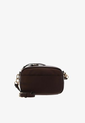 Sac bandoulière en cuir marron foncé avec détails en chaîne dorée et sangle réglable, forme rectangulaire avec une poche avant.