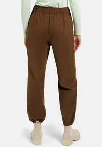 MADELEINE MIT ELASTISCHEM SCHLUPFBUND - Broek - nut