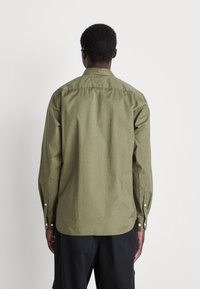 Tommy Hilfiger SHIRT - Camicia - utility olive