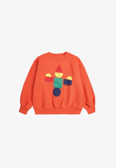 Sudadera naranja con un estampado geométrico juguetón que presenta una cara sonriente, un sombrero en forma de triángulo y formas coloridas en rojo, verde, azul y amarillo.