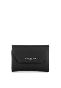 Zwarte leren portemonnee met een driehoekige klep sluiting, gegraveerd "LANCASTER PARIS" logo, gladde textuur en subtiele stikseldetails.