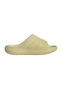 Beige slip-on slide sandal med strukturerede horisontale og diagonale riller over hele sålen og overdelen for greb og stil.