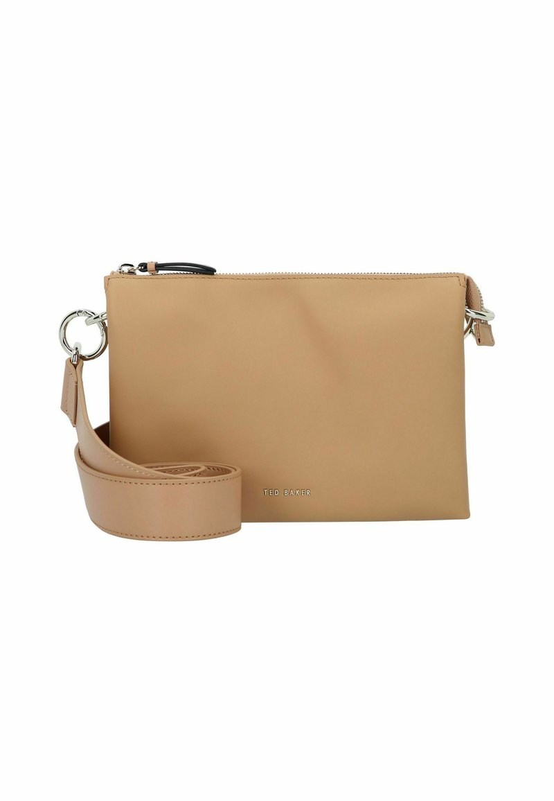 Nackte Leder-Clutch mit glatter Oberfläche, silberner Hardware und abnehmbarem Riemen. Verfügt über einen Reißverschluss oben und ein eingeprägtes Logo auf der Vorderseite.