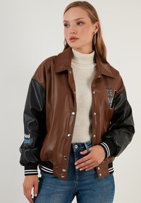 LELA LOOSE FIT - Imitatieleren jas - brown