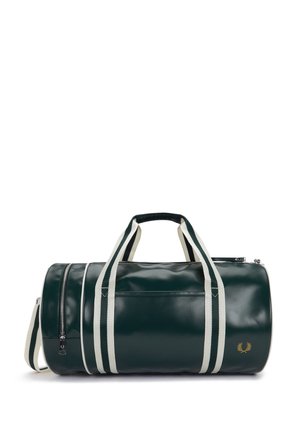 Donkergroene cilindervormige leren duffeltas met witgestreepte handvatten en zijritszak, voorzien van een klein gouden lauwertakkenlogo.