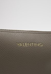 Valentino Bags SUPERMAN  - Borsa a tracolla - taupe