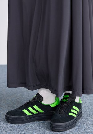 Trainers - black