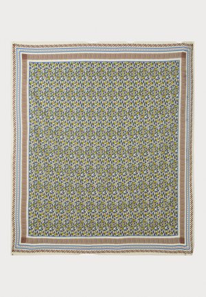 Kvadratisk silkeslørf med et blomsterprint i gult og blåt på en mørk baggrund, omgivet af multikolor striber.