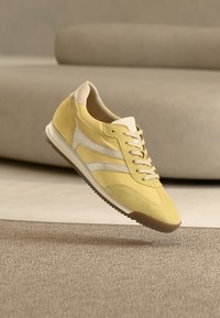 Επιλέχθηκε, yellow