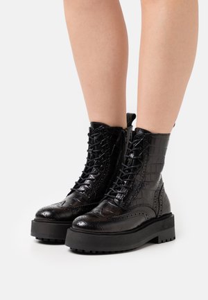 LEATHER - Platåstövletter - black