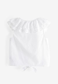 Weißes Baumwolloberteil mit einer gewellten Augenlet-Rüsche am Kragen, hinten mit einem gebundenen Saum und ärmellos. Glatte Textur.