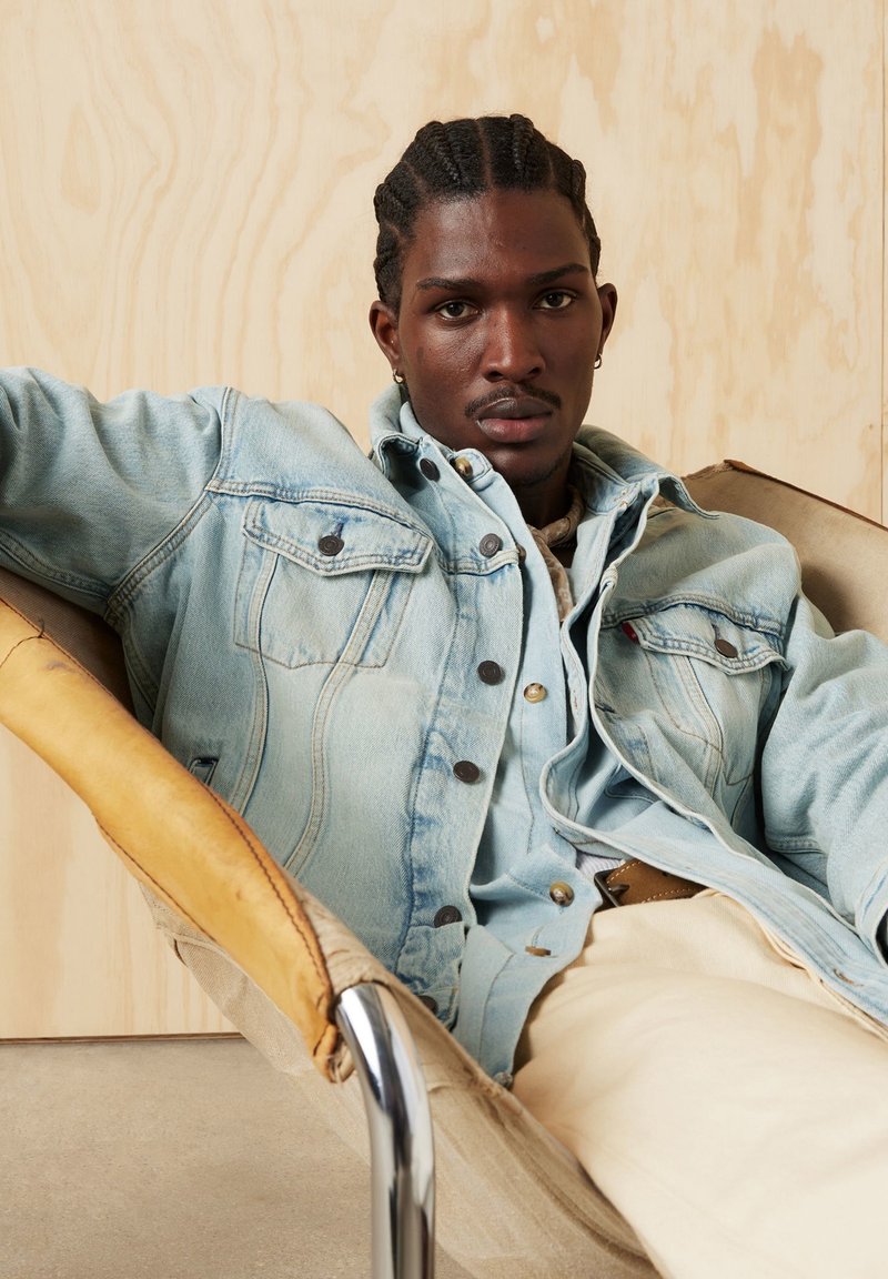 Blazer In Denim Lavato Effetto Jeans Uomo – Giacca Slim Retrò Con Risvolti, Stile Outdoor E Casual Chic
