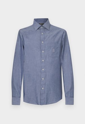 Lichtblauw overhemd van katoen met lange mouwen, een borstzak en een subtiel geborduurd ontwerp op de zak.