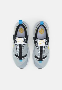 Nike Sportswear CRATER IMPACT UNISEX - Sneakers - light smoke grey/vivid sulfur/university blue/white/black