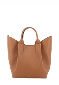 Hellbraune Leder-Umhängetasche mit strukturiertem Design, kurzen Griffen und offenem Oberteil. Verfügt über dezente Nähte und ein Logo an der Basis.