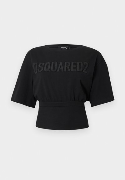 Must värviline lühike T-särk laiade varrukatega ja tekstuurse "DSQUARED2" logoga rinna peal, elastse vöödetailiga.