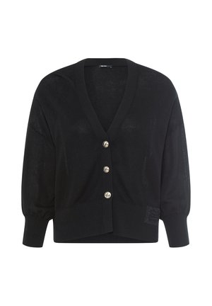 Schwarzer V-Ausschnitt-Cardigan mit drei silbernen Knöpfen, langen Ärmeln mit gerippten Bündchen und einem kleinen strukturierten Fleck nahe dem Saum.