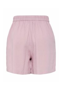 Shorts en tissu léger de couleur rose pâle avec une taille élastique, offrant une coupe décontractée et un design simple, sans poches ni embellissements supplémentaires.