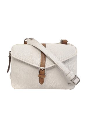 Witte textured leren schoudertas met een bruin leren accent, klep sluiting, verstelbare schouderband en een ritsvak aan de zijkant.