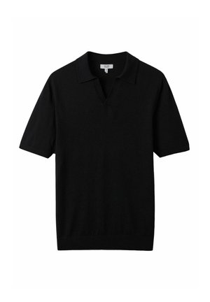 Polo negru cu mânecă scurtă, realizat din țesătură moale, având un guler în V și un guler rib elastic, cu o croială relaxată și fără modele vizibile.