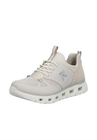 Beżowe buty sportowe z cholewką z siateczki i zamszu, wkładką z wyciętymi sekcjami oraz sznurowadłami zapewniającymi pewne dopasowanie. Srebrne logo jako akcent.