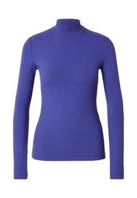 Langslippige coltrui van ribbelige paarse stof, met een getailleerd ontwerp en een hoge nek voor extra warmte en stijl.