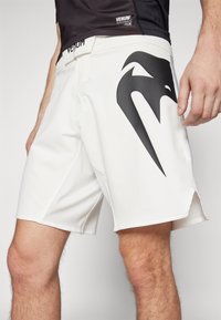 Venum RAPID FIGHTSHORTS - Sport rövidnadrágok - white/black