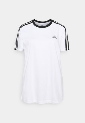 T-shirt blanc Adidas avec col rond noir, trois bandes noires le long des manches et petit logo Adidas sur le côté gauche de la poitrine.