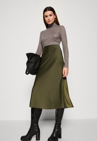 Lindex MARIA - Áčková sukně - dark green
