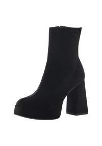 Bottine noire en tissu doux, dotée d'un talon épais, d'une semelle plateforme et d'une fermeture éclair à l'arrière. Design élégant et moderne.