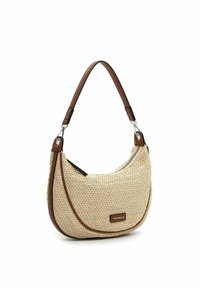 Sac à épaule en paille tissée avec une sangle et des finitions en cuir marron. Présente une forme incurvée et une fermeture éclair. Détail de logo de la marque visible.