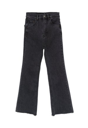 Jean noir taille haute avec bouton et fermeture éclair devant, cinq poches, jambes évasées et ourlets bruts.