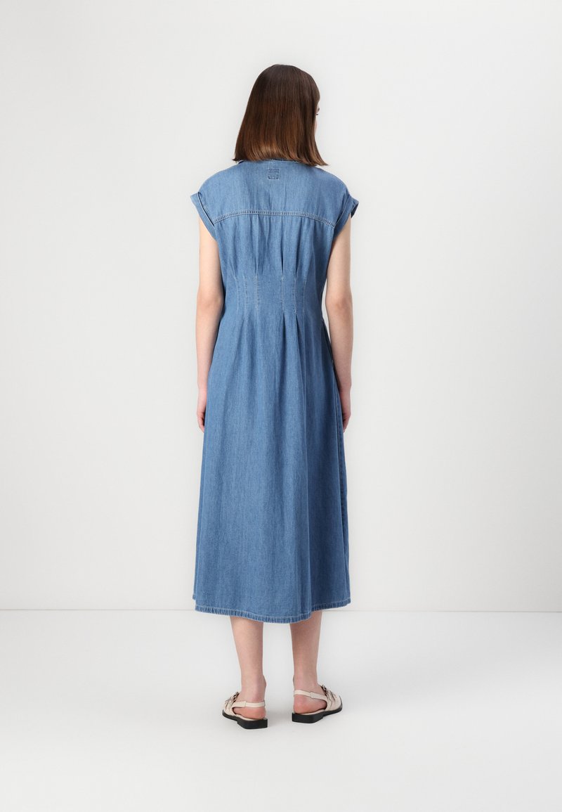 gap pleated denim maxi dress Gap Blue Floral Pleated Denim Midi Dress