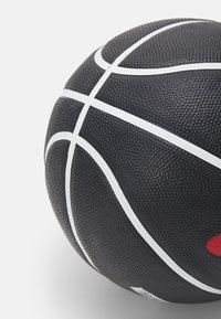 Nike Performance EVERYDAY PLAYGROUND DEFLATED - Basquetebol - black/white/university red