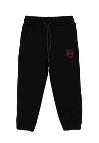 Pantaloni jogger neri con vita elastica e cordino, tasche laterali, caviglie a costina e logo rosa "PINKO UP" con stelle sulla coscia sinistra.