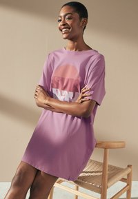 Next GRAPHIC  REGULAR FIT - Yöpaita - pink