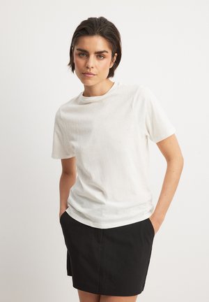 NA-KD ROUND NECK  - Základné tričko - white