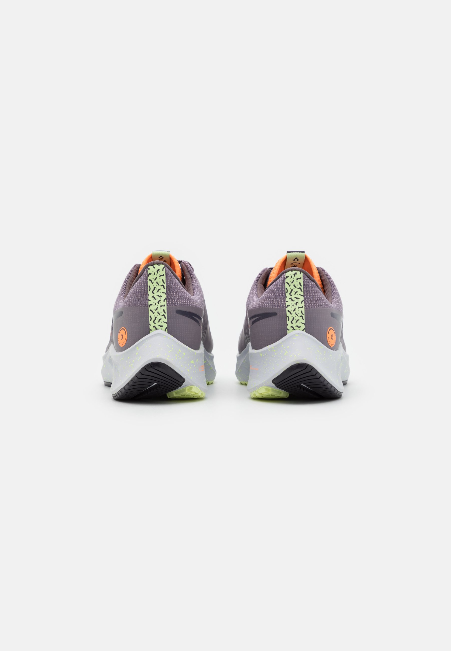 Nike Performance AIR ZOOM PEGASUS 38 SHIELD - Hardloopschoenen neutraal -  purple smoke/cave purple/venice/atomic orange/light liquid lime/summit  white/paars - Zalando.nl