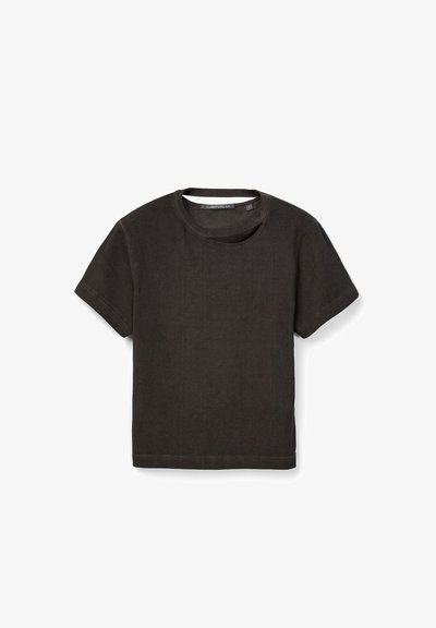 T-shirt court noir en coton avec col rond, manches courtes et coupe régulière, posé à plat sur un fond blanc.