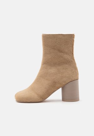 MM6 Maison Margiela, Боти - marzipan