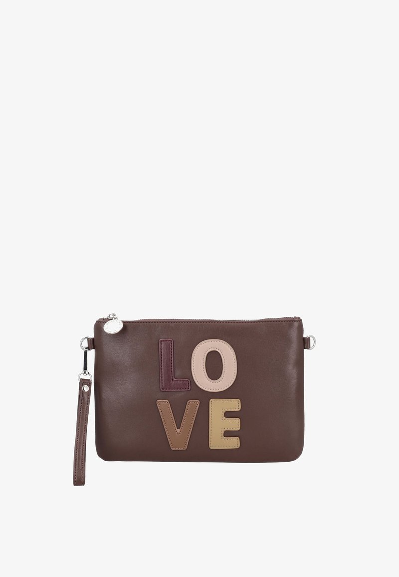Bustina in pelle marrone con chiusura a zip, decorata con la parola "LOVE" in lettere applique multicolori e dotata di un cinturino da polso removibile.