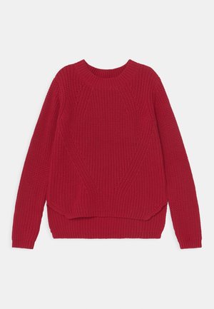 Rød strikket sweatshirt med rund hals, lange ærmer og et tekstureret mønster over hele stoffet, lagt fladt ud mod en hvid baggrund.