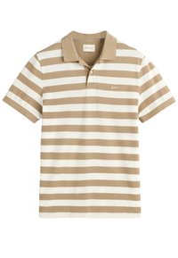 Camisa polo de manga corta a rayas beige y blanca con cuello clásico. Presenta una tapeta de dos botones y un pequeño logotipo en el lado izquierdo del pecho.