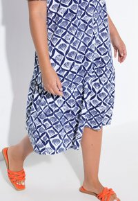 LAURASØN 1/2 ARM V-AUSSCHNITT - Žerzejové šaty - violet blue