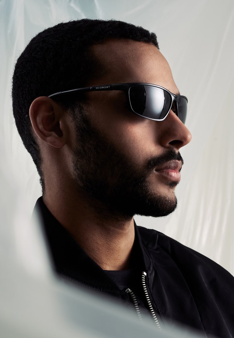 SEIZMONT PATNEM - Solglasögon - black