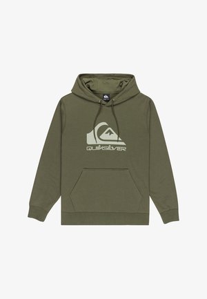 Oliwkowa bluza z kapturem, wykonana z miękkiego materiału, z przednią kieszenią typu kangur, kapturem ze sznurkiem oraz widocznym białym logo Quiksilver.
