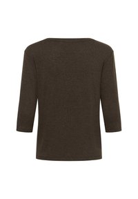 Brązowa bluzka z rękawem 3/4 o prostym, luźnym kroju. Miękka, teksturowana tkanina oraz prosta, okrągła linia dekoltu.