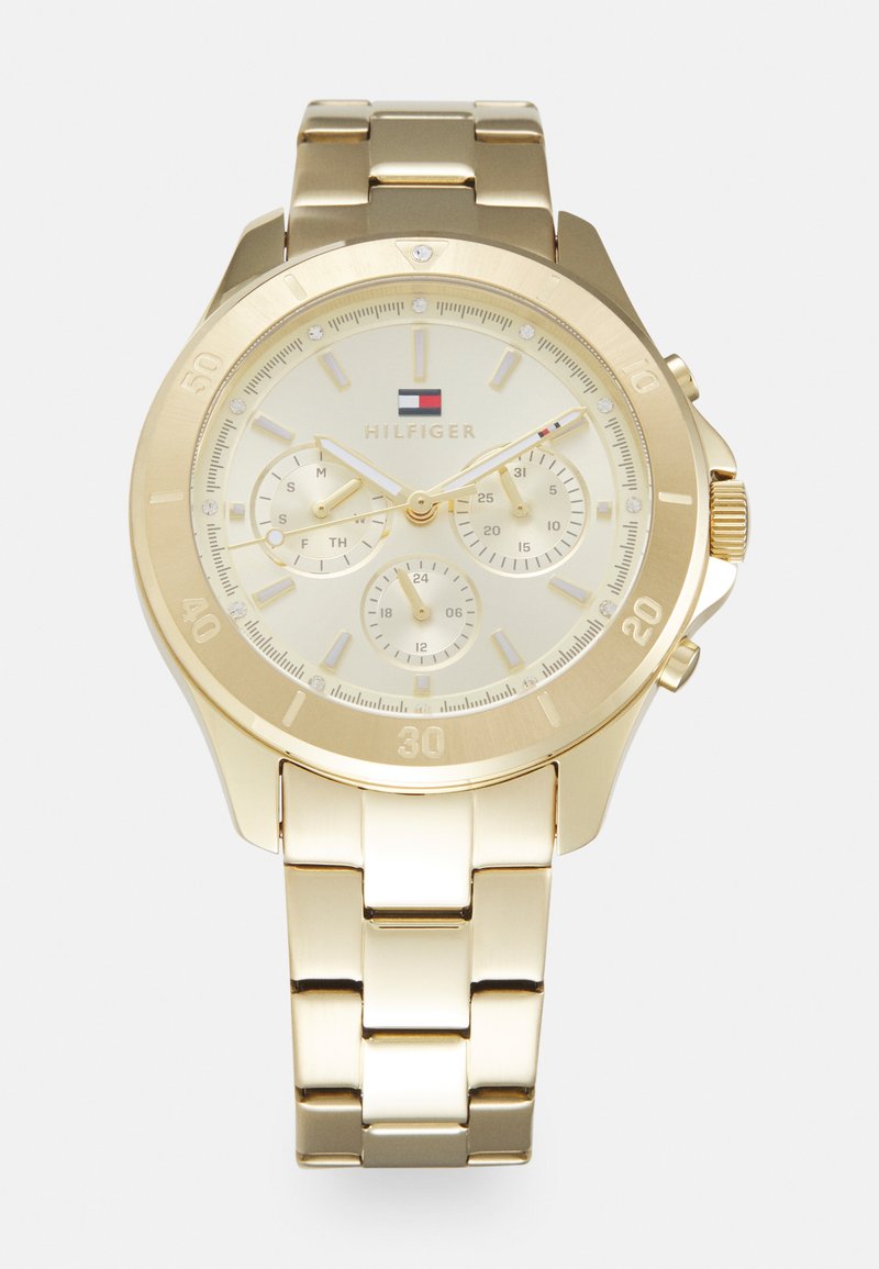 Goldfarbene Uhren aus Edelstahl mit rundem Zifferblatt, drei Zusatzanzeigen und einem glatten, gliederartigen Armband. Verfügt über numerische Indizes und ein Logo bei 12 Uhr.