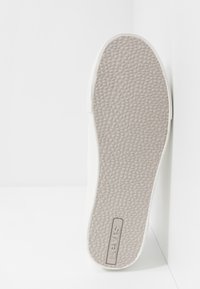 Thumbnail Image 5